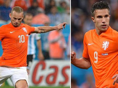 Hollanda'da Sneijder ve Van Persie kadroda