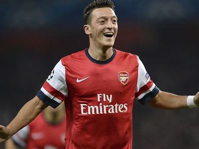 Arsenal United'ı topa tuttu!