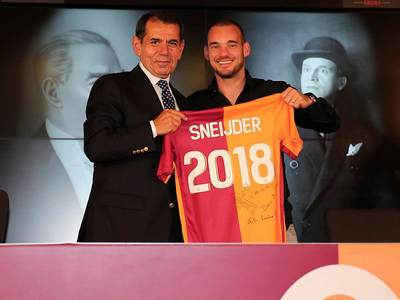 Sneijder: 2018'den sonra da buradayım