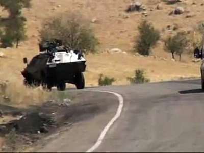 Diyarbakır'da askeri araca bombalı saldırı