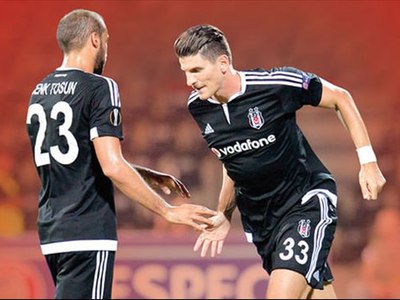 Cenk ve Gomez, 11 takıma bedel