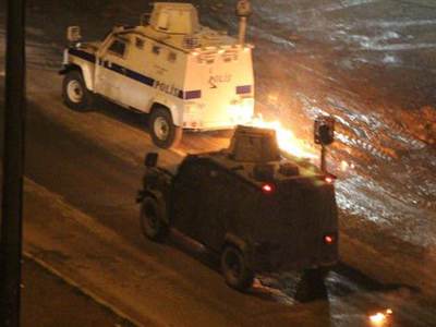 Şırnak'ta polis araçlarına saldırı