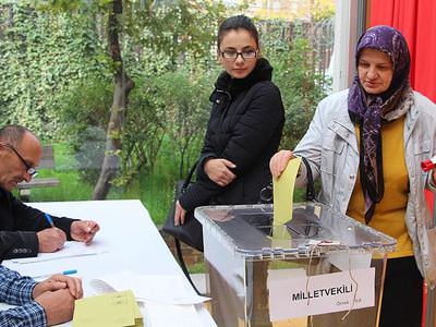 Avrupa'daki Türkler sandık başında