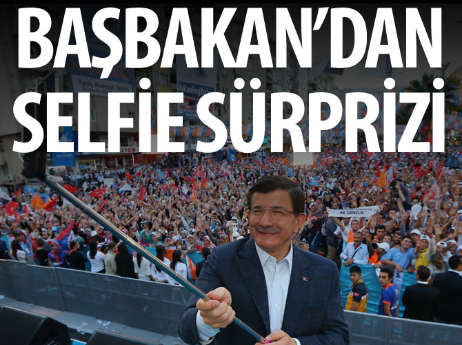 Başbakan'dan sahnede selfie sürprizi