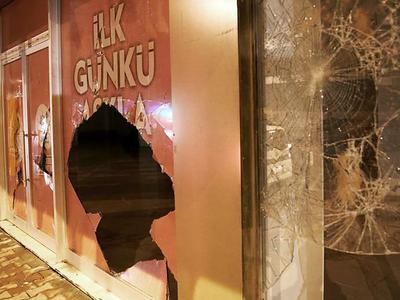 Esenyurt'ta AK Parti seçim bürosuna saldırı