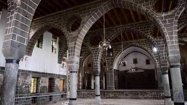 Teröristlerden temizledikleri camide namaz kıldılar