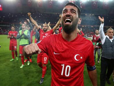 Arda Turan'dan sevinç gözyaşları