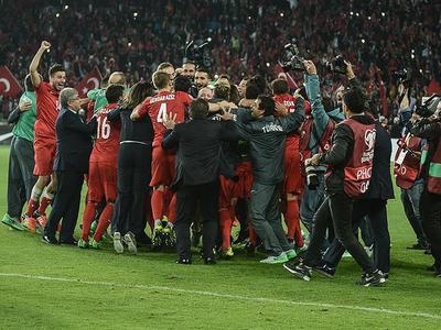 Milliler Fransa yolculuğunda adeta küllerinden doğdu