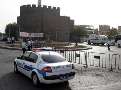 Diyarbakır'da 8 terörist tutuklandı