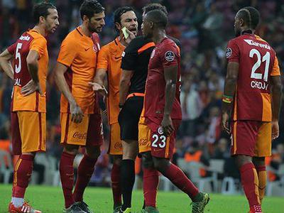 Yeni moda parçalı şort