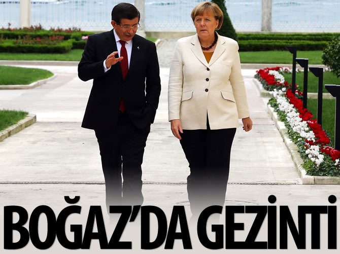 Davutoğlu ve Merkel Boğaz kıyısında gezindiler