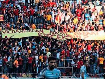 Kadir Has'ta vicdan pankartı