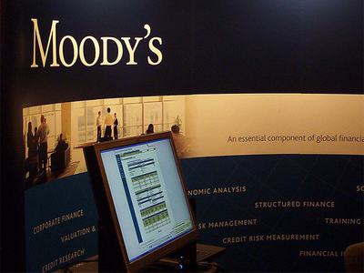 Moody's'den Körfez ülkelerine petrol uyarısı
