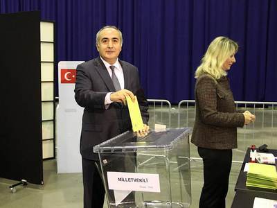 Hollanda'daki Türkler sandık başında