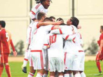 G.Saray, Benfica'dan 11 gol yedi!