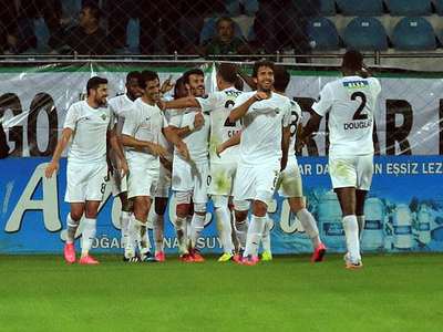 Akhisar'a Rize'de şekerli çay ikramı