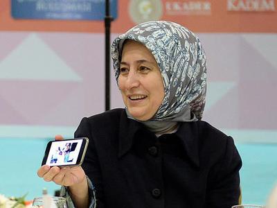 Sare Davutoğlu toplantıyı bıraktı, doğuma gitti