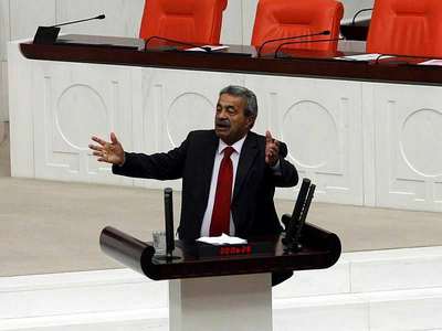 Kamer Genç ambulans uçakla Türkiye'ye getirildi