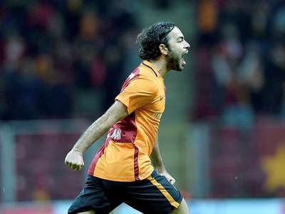 Örümcek ağlarını temizledi