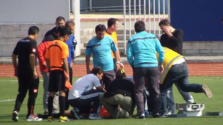 Hakem maçta kalp krizi geçirdi - 2