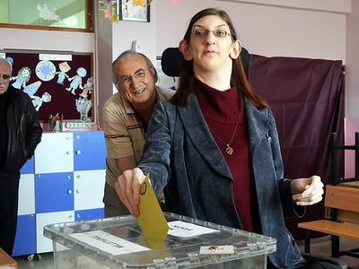 Dünyanın 'en uzun genç kızı' ilk oyunu kullandı