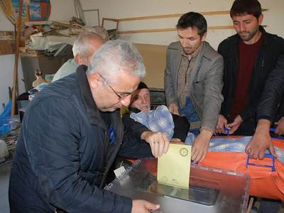 115 yaşında sandığa giderek oy kullandı