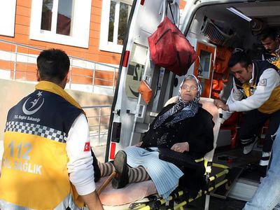Oy kullanmaya ambulansla gittiler