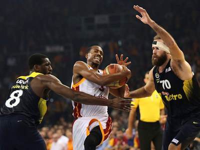 Galatasaray, evinde Fenerbahçe'ye yine yenilmedi