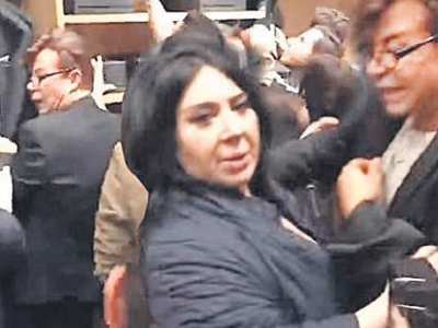 İstanbul'un elitlerinin görgüsüzlük yarışı!