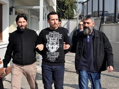 Bıyık burdu diye bıçakladı!
