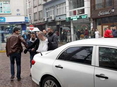 Çarşaf giyen erkek gözaltına alındı