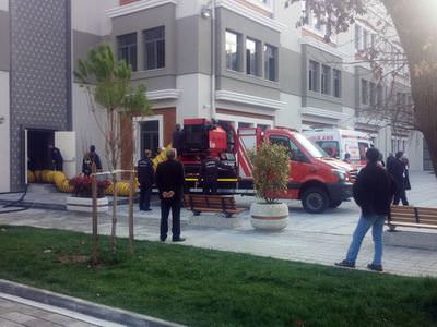 Kadıköy Ahmet Sani Gezici Anadolu Kız İmam Hatip Lisesi'nde yangın paniği