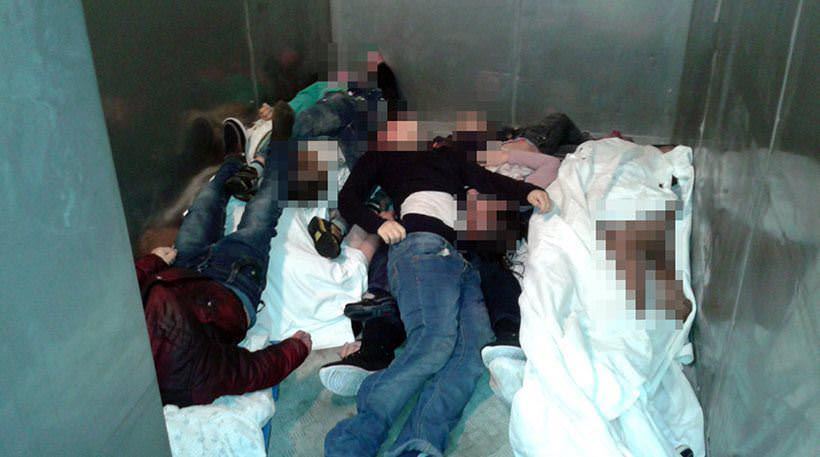 Yunanistan'da insanlık ölmüş dedirten görüntüler