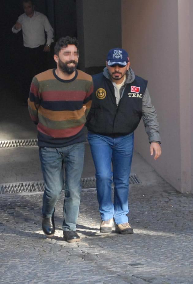 PKK'dan görülmemiş alçaklık! Bombacı terörist bir de gülüyor - 1