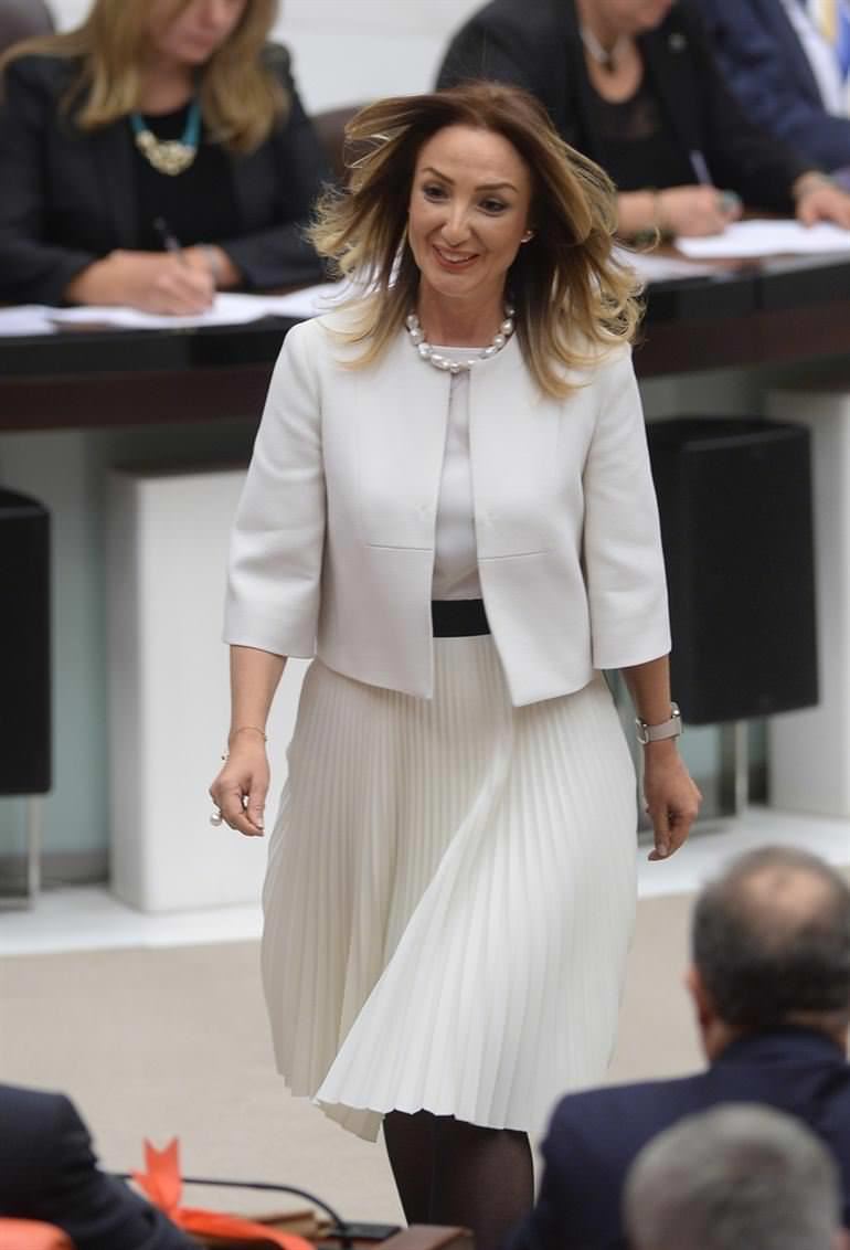 CHP'li Aylin Nazlıaka'nın kıyafeti şaşırttı - 5