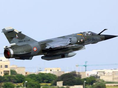 Fransa DAEŞ'in Rakka üssünü tekrar vurdu
