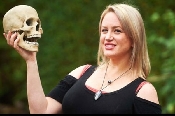 Hapşırdı burnu elinde kaldı