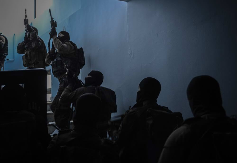 PKK'lılar devlet hastanesi binasını karargah yapmış