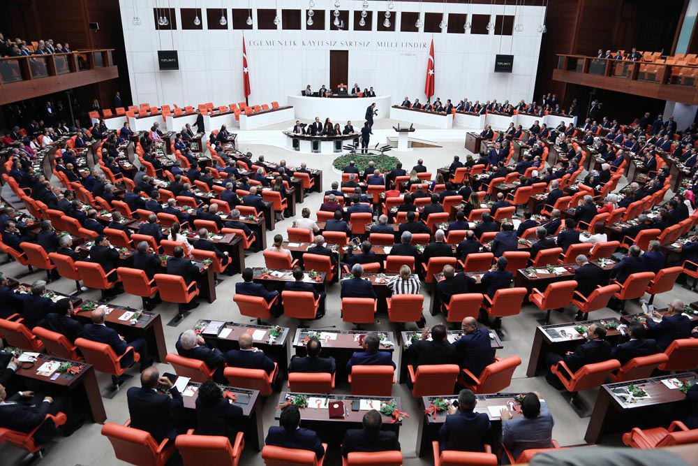Demokrasimiz 160 yıl geriden geliyor