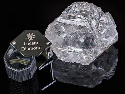 Botswana'da yüz yılın en büyük elması çıkarıldı