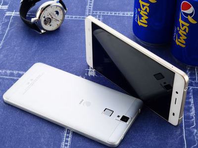 Artık Pepsi'nin de bir akıllı telefonu var