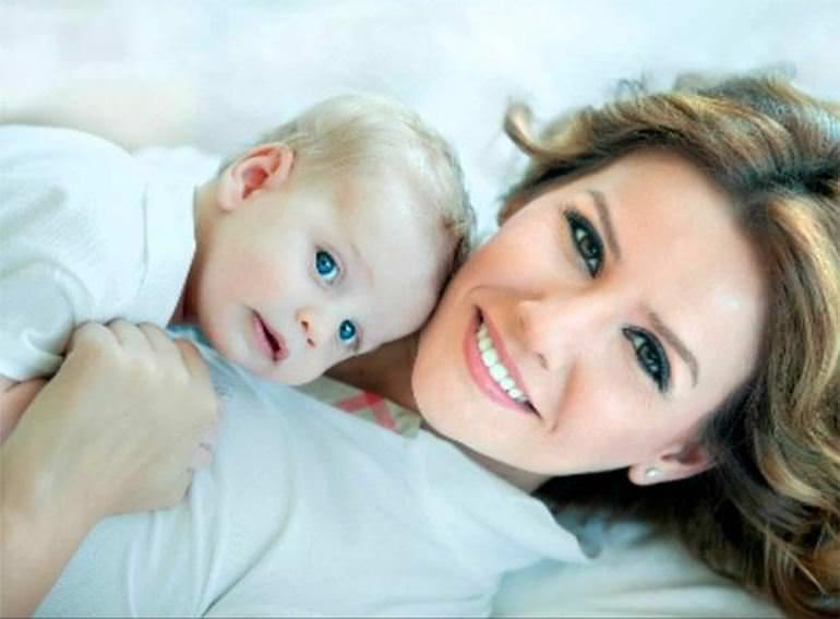 Esra Erol ikinci kez anne oldu