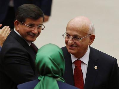 Başbakan Davutoğlu, Kahraman'ı tebrik etti