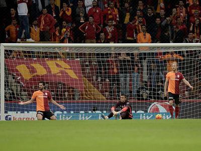 Maç bitti soyunma odası karıştı