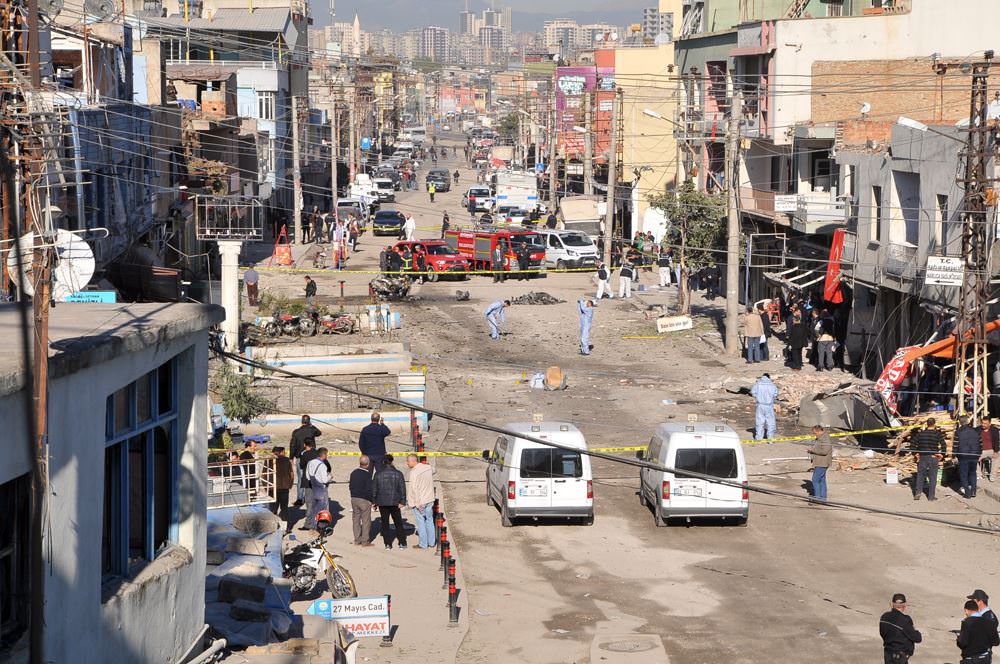 Adana'da emniyete bombalı araçla saldırı