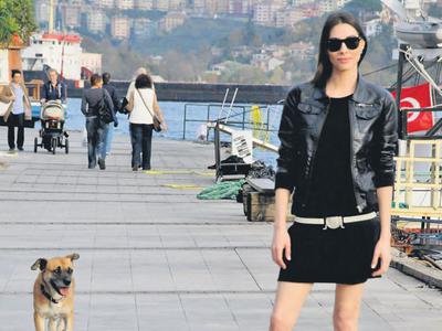 Şenay Akay'dan şok suçlama: Zorla öpüp tekmelediler