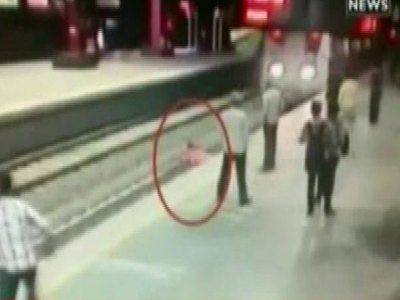 Kendini trenin altına attı