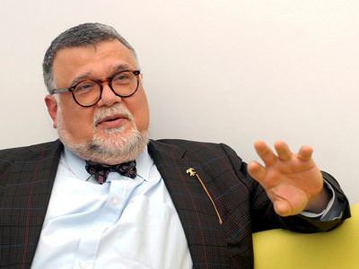 Öğrencisine dışkı yediren profesöre hapis!