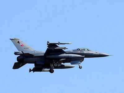 Türk jetleri taciz edildi