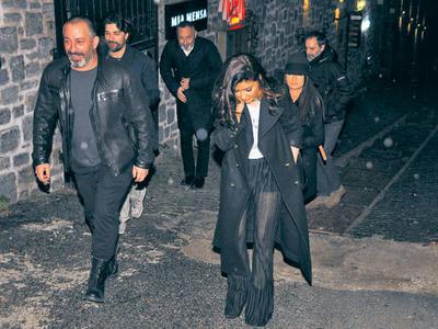 Cem Baba ve 2 güzel